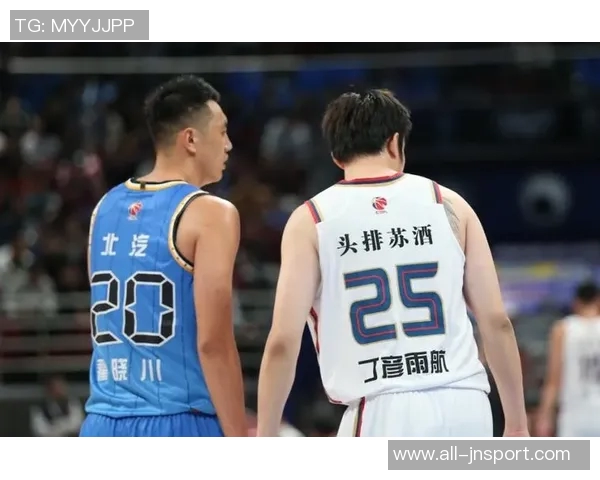 翟晓川妻子分享观赛美照庆祝陪伴第15个赛季只为与你共度每一个瞬间